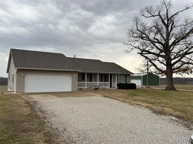 3138 N  1325th St, Herrick, IL 62431
