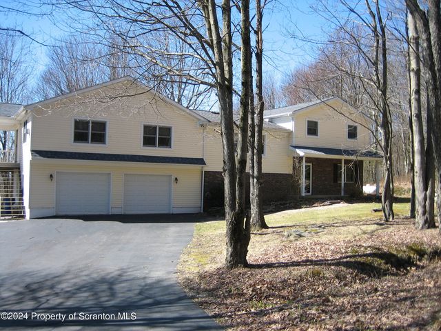 105 Elkview Dr, Clifford Township, PA 18421