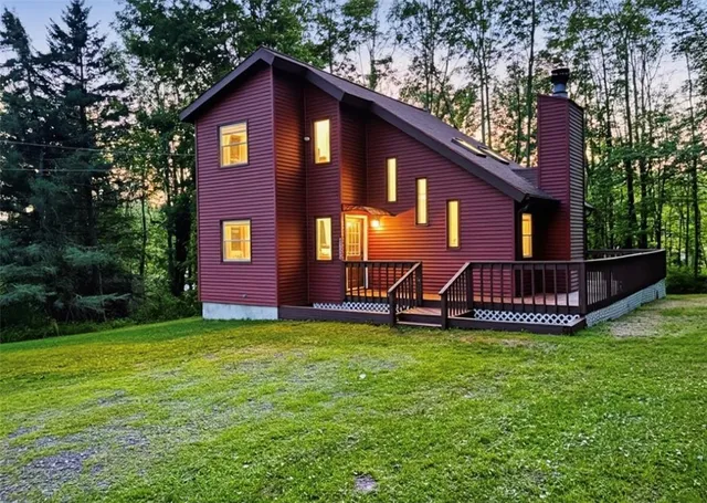 11 Meadowview Dr, Lake Ariel, PA 18436