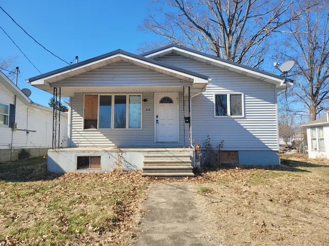 609 S  Ledford St, Harrisburg, IL 62946