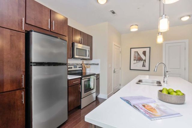 270 Pleasant St #A338, Watertown, MA 02472