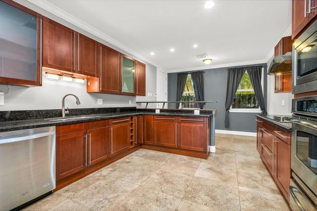 486 SW 5th St, Fort Lauderdale, FL 33315
