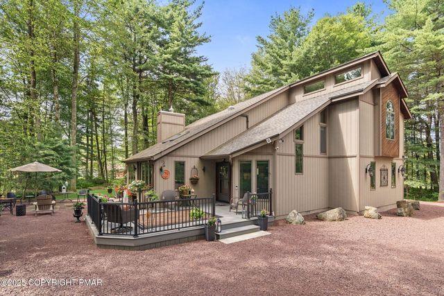 129 Woodbury Dr, Blakeslee, PA 18610