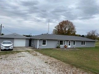 1442 State Highway 16, Shelbyville, IL 62565