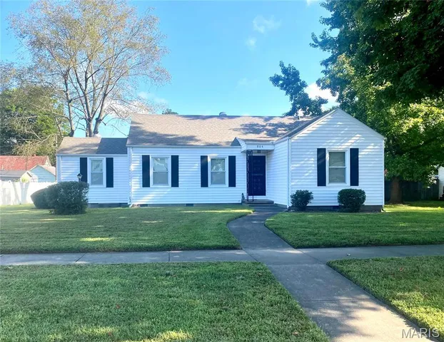 804 E  Cypress St, Charleston, MO 63834
