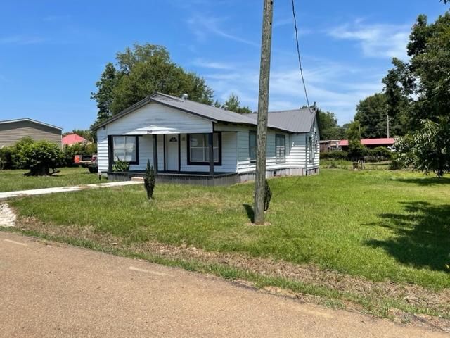1010 E  2nd St, Forest, MS 39074
