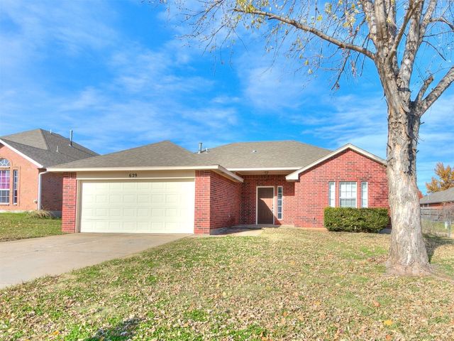 629 NW 20th St, Moore, OK 73160