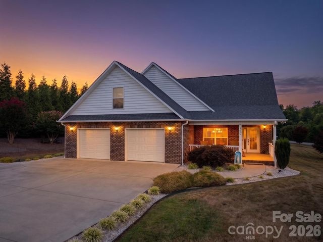100 Rivercliff Dr, Hudson, NC 28638