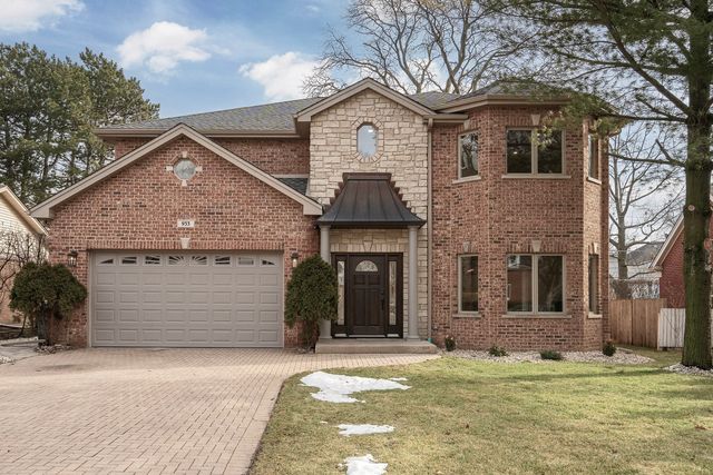 933 Rolling Pass, Glenview, IL 60025