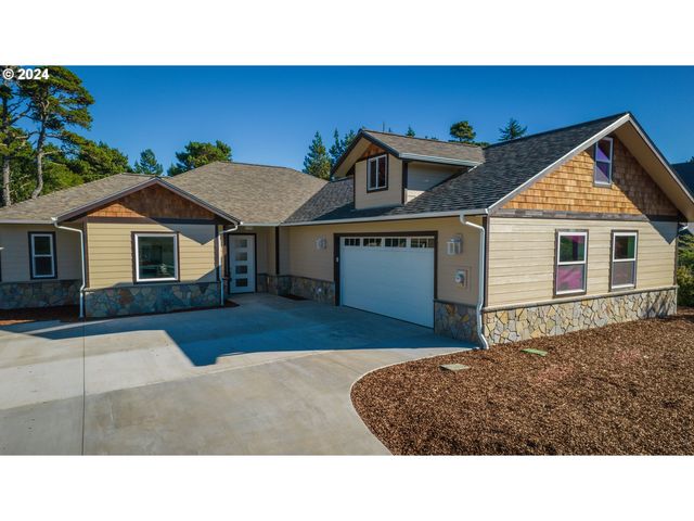 16 Fawn View Ln, Florence, OR 97439
