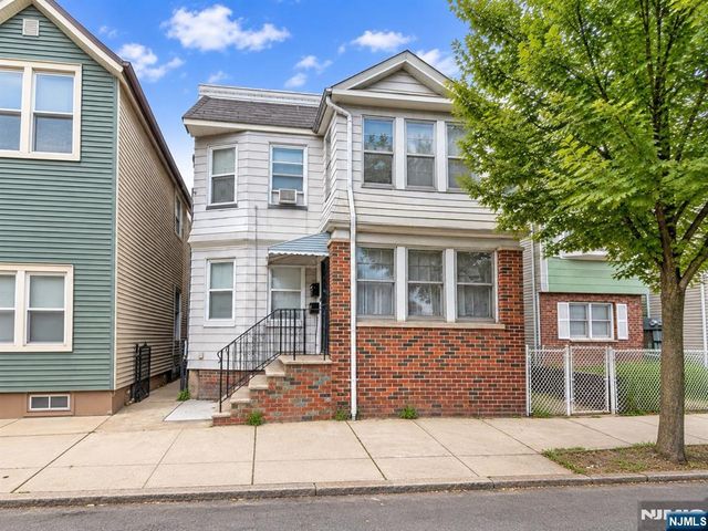 212 John St, Harrison, NJ 07029
