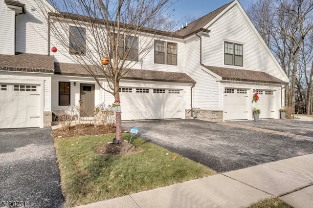 9 Coneflower Ct, Hackettstown, NJ 07840