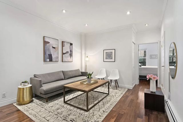 223 E  50th St #2B, New York, NY 10022