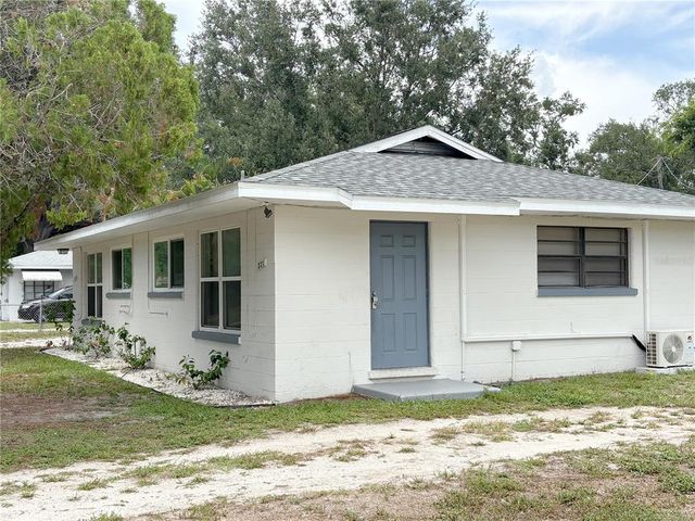219 21st St E #B, Bradenton, FL 34208