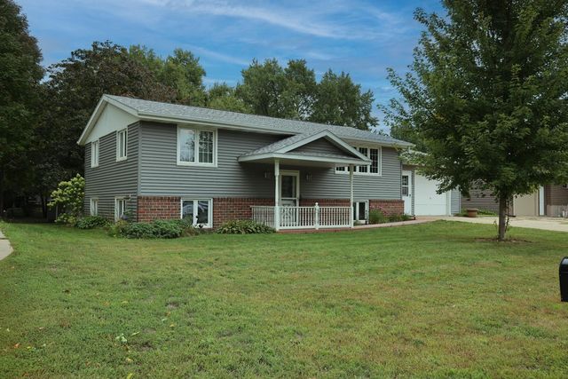 326 N  18th St, Estherville, IA 51334