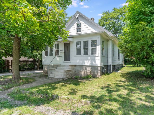 1025 Woodruff Rd, Joliet, IL 60432