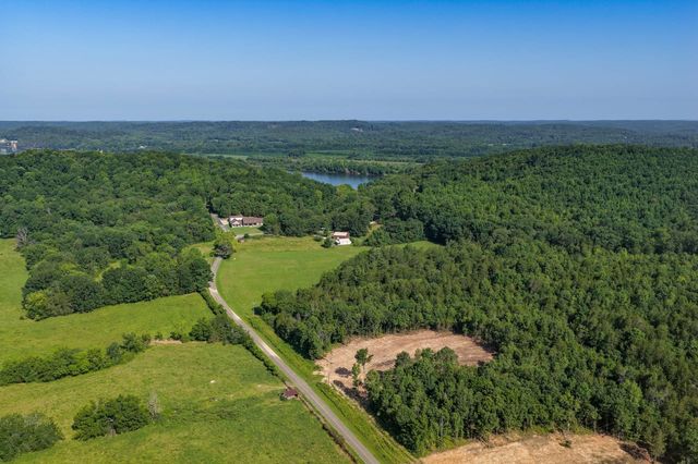 Whiteoak Rd E, Linden, TN 37096