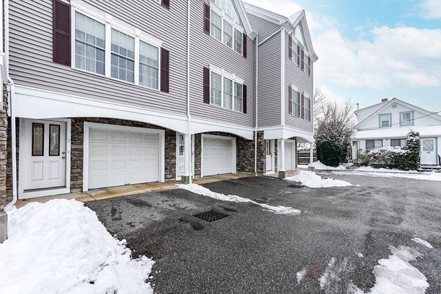 8 Russell St #2, Waltham, MA 02453
