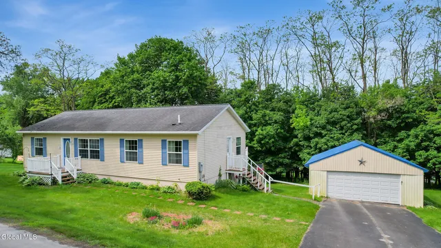 31 Oak Street, Hoosick Falls, NY 12090