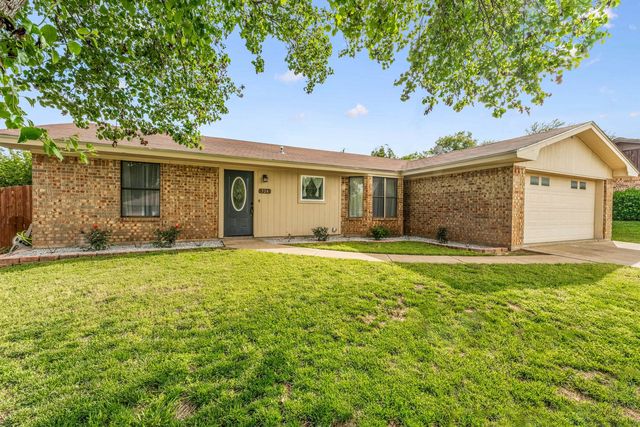 524 Spring Meadow St, Stephenville, TX 76401