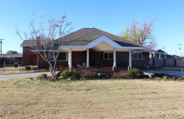 516 SW 6th St, Mooreland, OK 73852