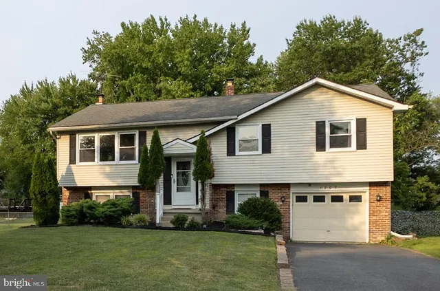 1207 Malatesta Ave, Upper Chichester, PA 19061