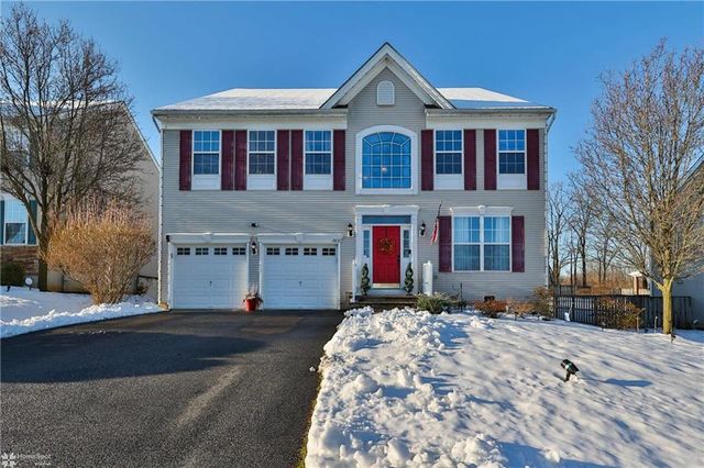 3632 Vista Dr, Macungie, PA 18062