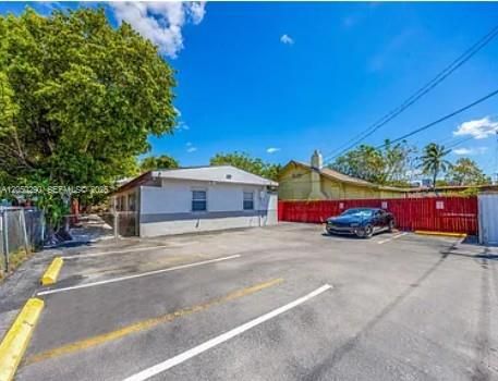 669 NW 28th St #4, Miami, FL 33127