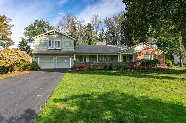 76 N  Country Club Dr, Rochester, NY 14618