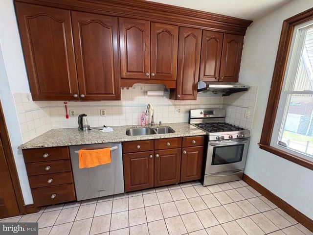 3314 Glenview St, Philadelphia, PA 19149