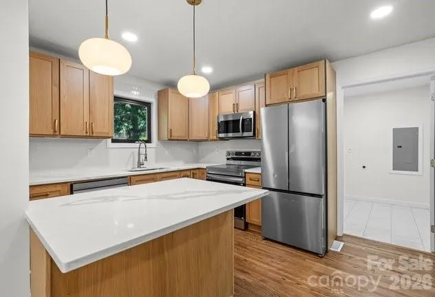 2430 Dora Dr, Charlotte, NC 28215