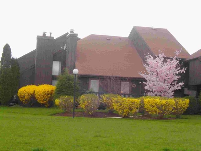 66 Westgate Dr, Edison, NJ 08820