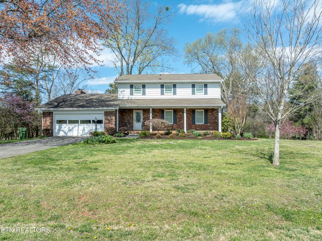 2015 Eastwood Dr, Maryville, TN 37803
