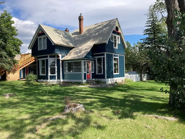 1033 12th St W, Columbia Falls, MT 59912