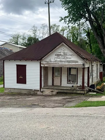 810 13th St, Bedford, IN 47421