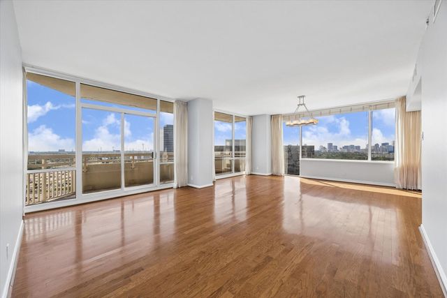15 Greenway Plz #14F, Houston, TX 77046