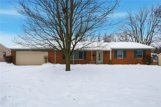 174 Waterford Dr, Dayton, OH 45458