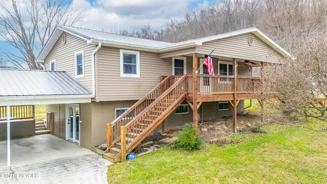 115 Oak Ln, Caryville, TN 37714