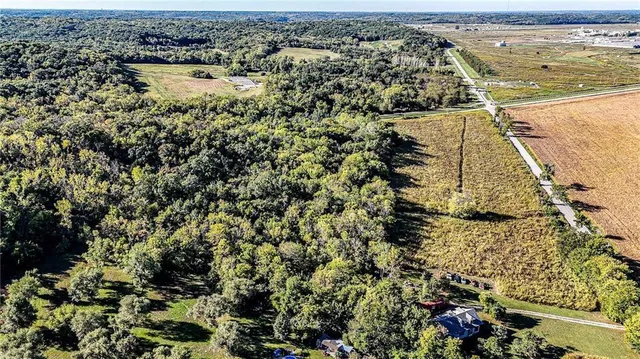 709 N  Lake City Buckner Rd, Buckner, MO 64016