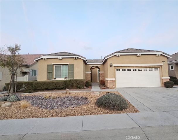 10275 Lakeshore Dr, Apple Valley, CA 92308