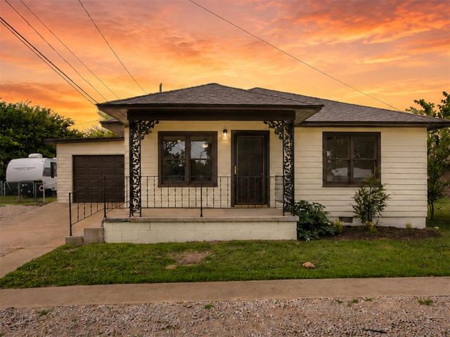 906 W  Ridgewood St, Shawnee, OK 74801