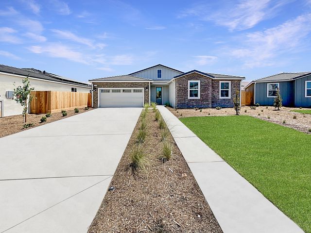 1679 Valley Rd S, Madera, CA 93636