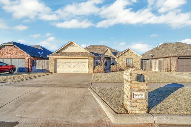 2607 Falling Leaves Dr, Weatherford, OK 73096