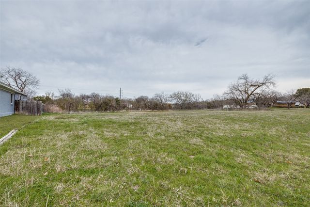 3249 Lookout Dr, Forest Hill, TX 76140