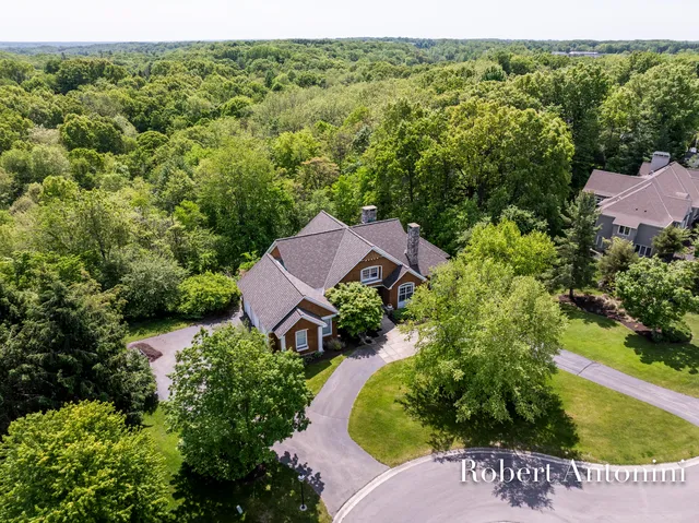 1740 Flowers Mill Ct NE, Grand Rapids, MI 49525