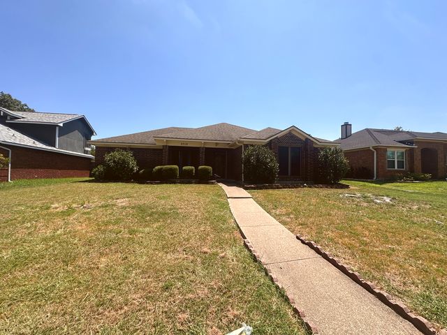 2318 Crystal Creek Ln, Garland, TX 75040