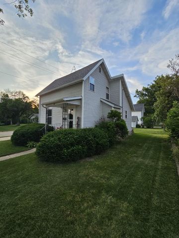 157 W  Howard St, Manchester, IA 52057