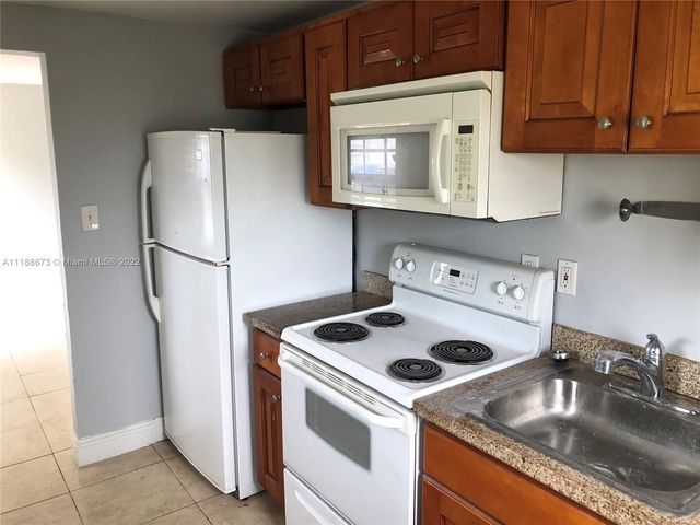 4017 SW 24th St #1-4, Hollywood, FL 33023