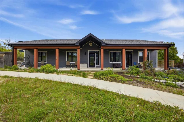 156 Prairie Hill Ln, Iowa City, IA 52246