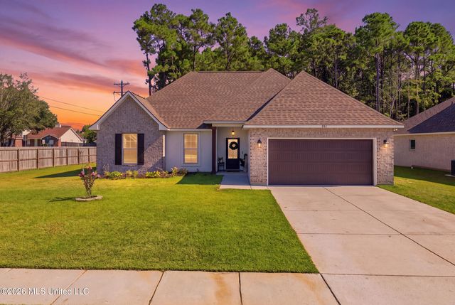 880 Leeward Dr, Biloxi, MS 39532